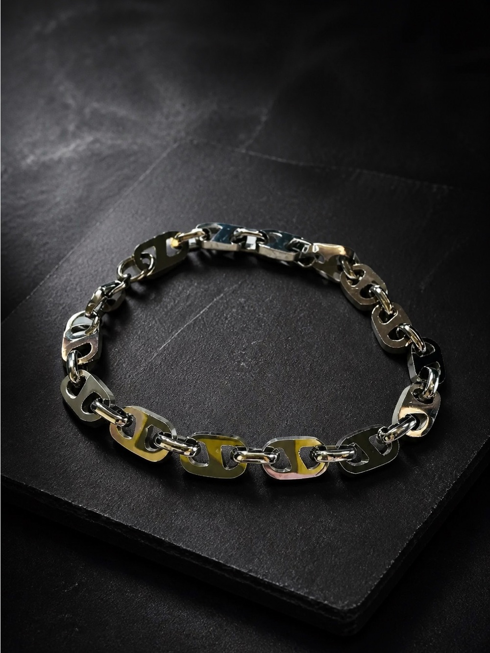 Men’s Polished Link Chain Bracelet in stainless steel.